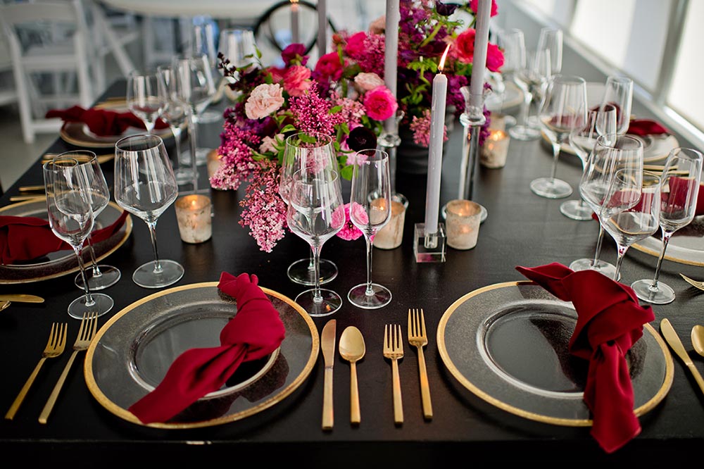 Consider tones of red mixed with burgundies and pinks, advises Bridal Bliss/Rock Paper Coin’s Sheils. Photo by Mosca Studio