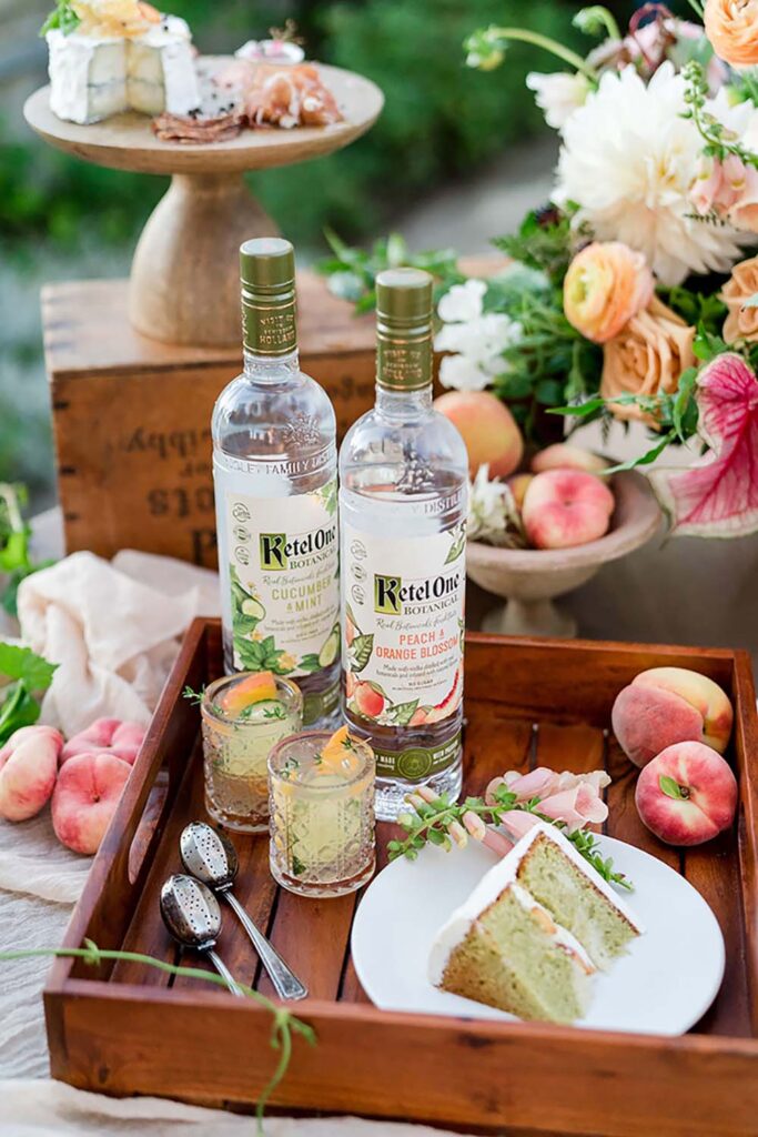 Autumn Nomad pairs the flavors of a wedding’s cake with its signature cocktail. Photo by Rodeo & Co. Photography