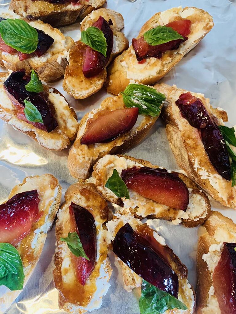 Vegan Catering NYC’s menu includes vegan ricotta crostinis with fig spread and roasted plums.